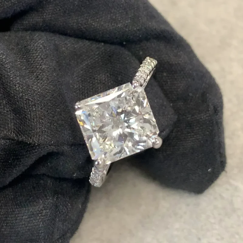 White Gold Cut Cornered Rectangular Diamond Ring 4.27ct F VS - Image 5